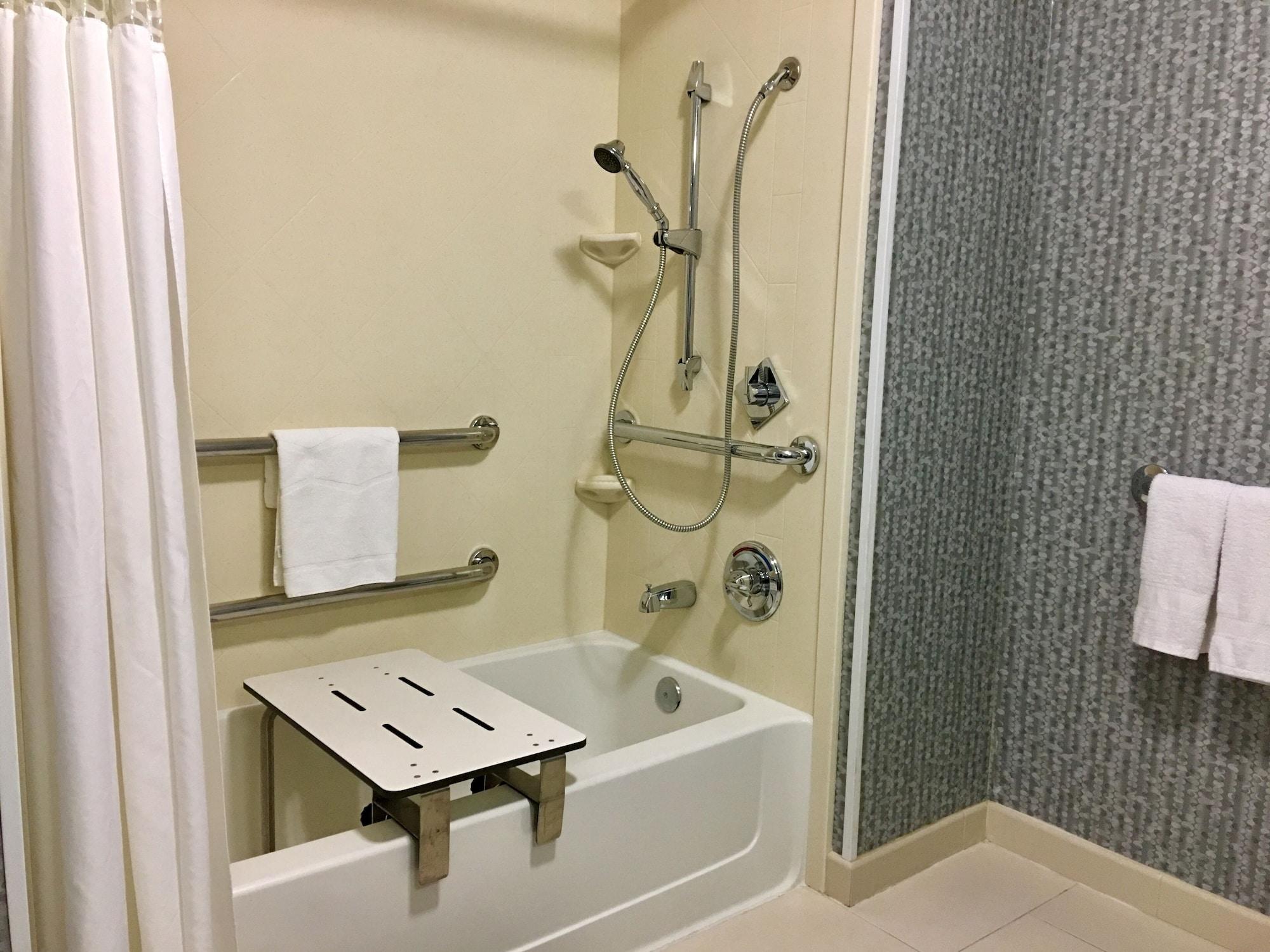 Hampton Inn And Suites Tulsa Central Экстерьер фото