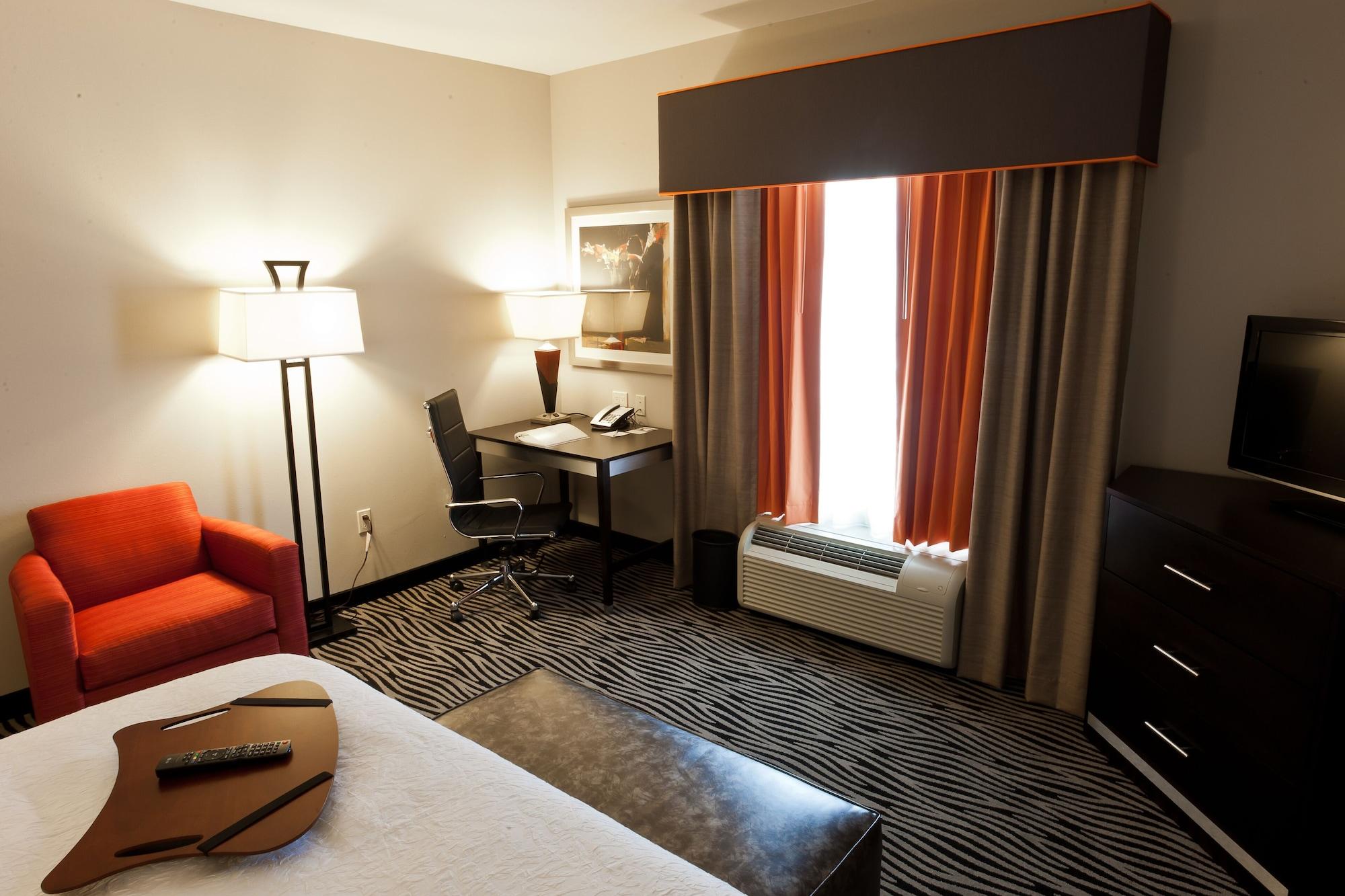 Hampton Inn And Suites Tulsa Central Экстерьер фото