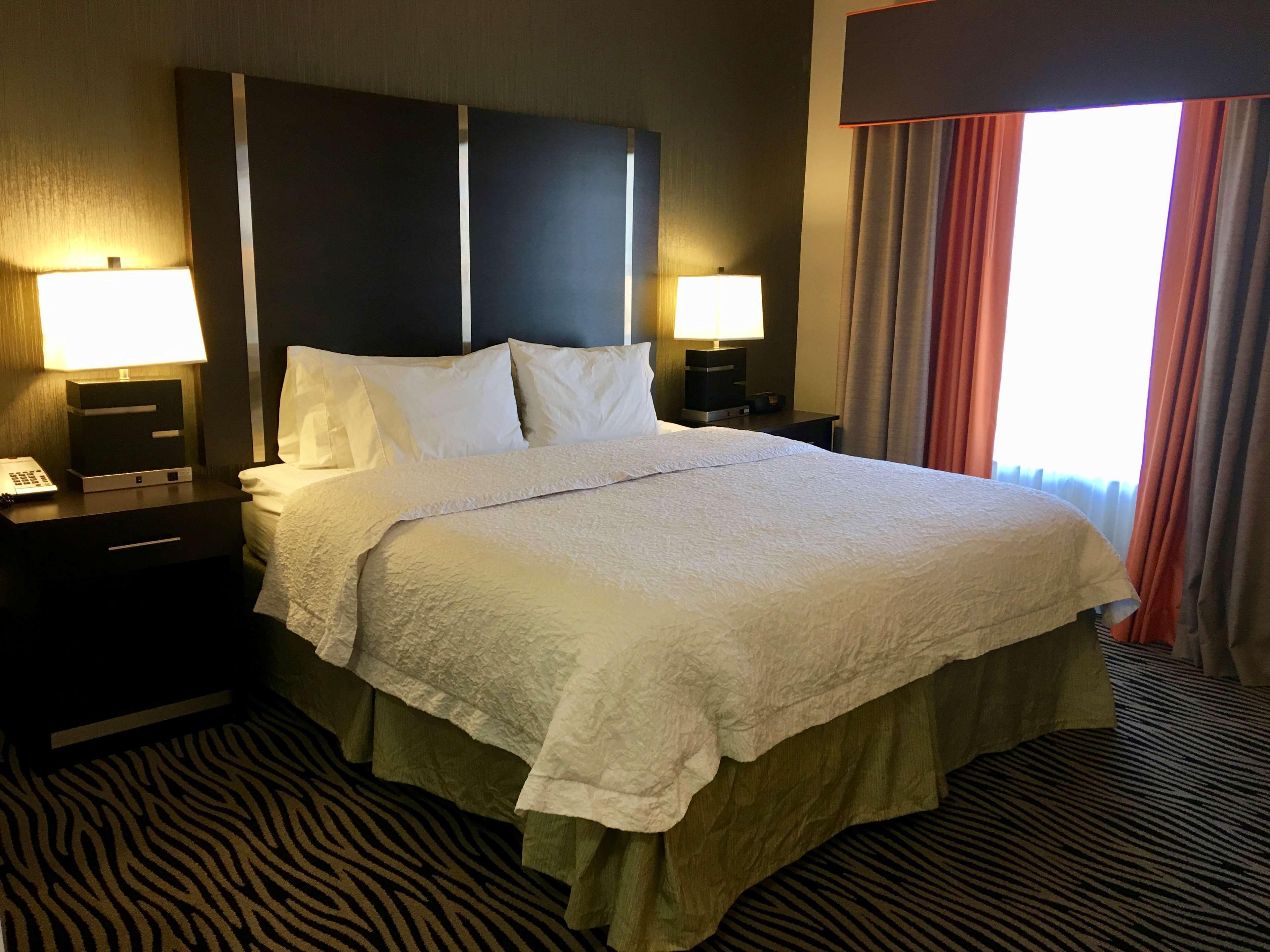 Hampton Inn And Suites Tulsa Central Экстерьер фото