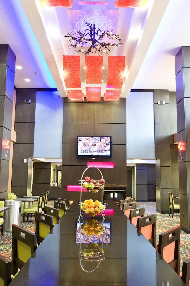 Hampton Inn And Suites Tulsa Central Экстерьер фото
