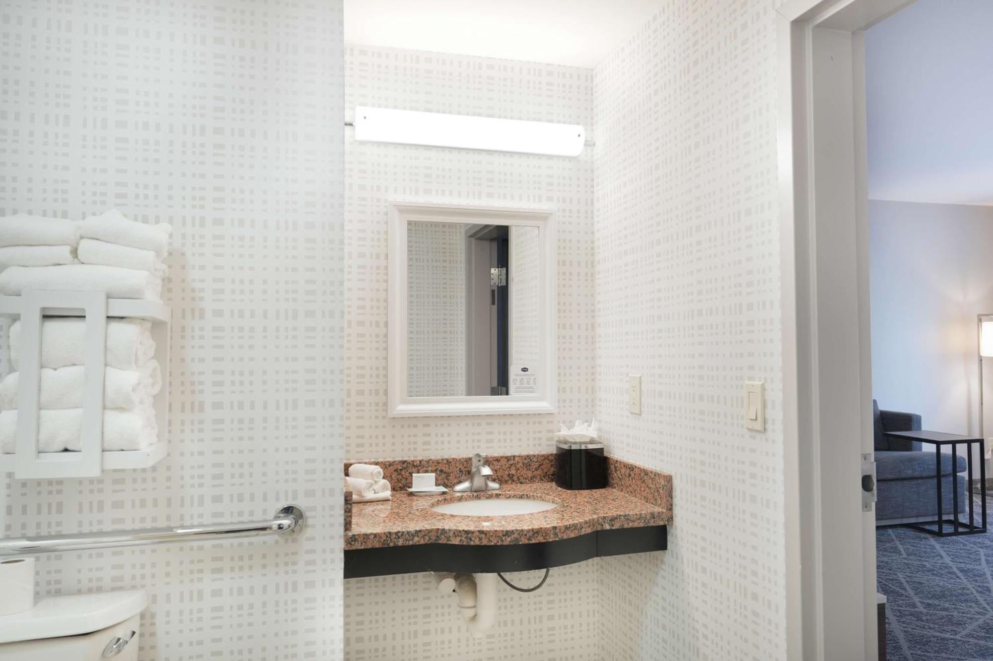 Hampton Inn And Suites Tulsa Central Экстерьер фото