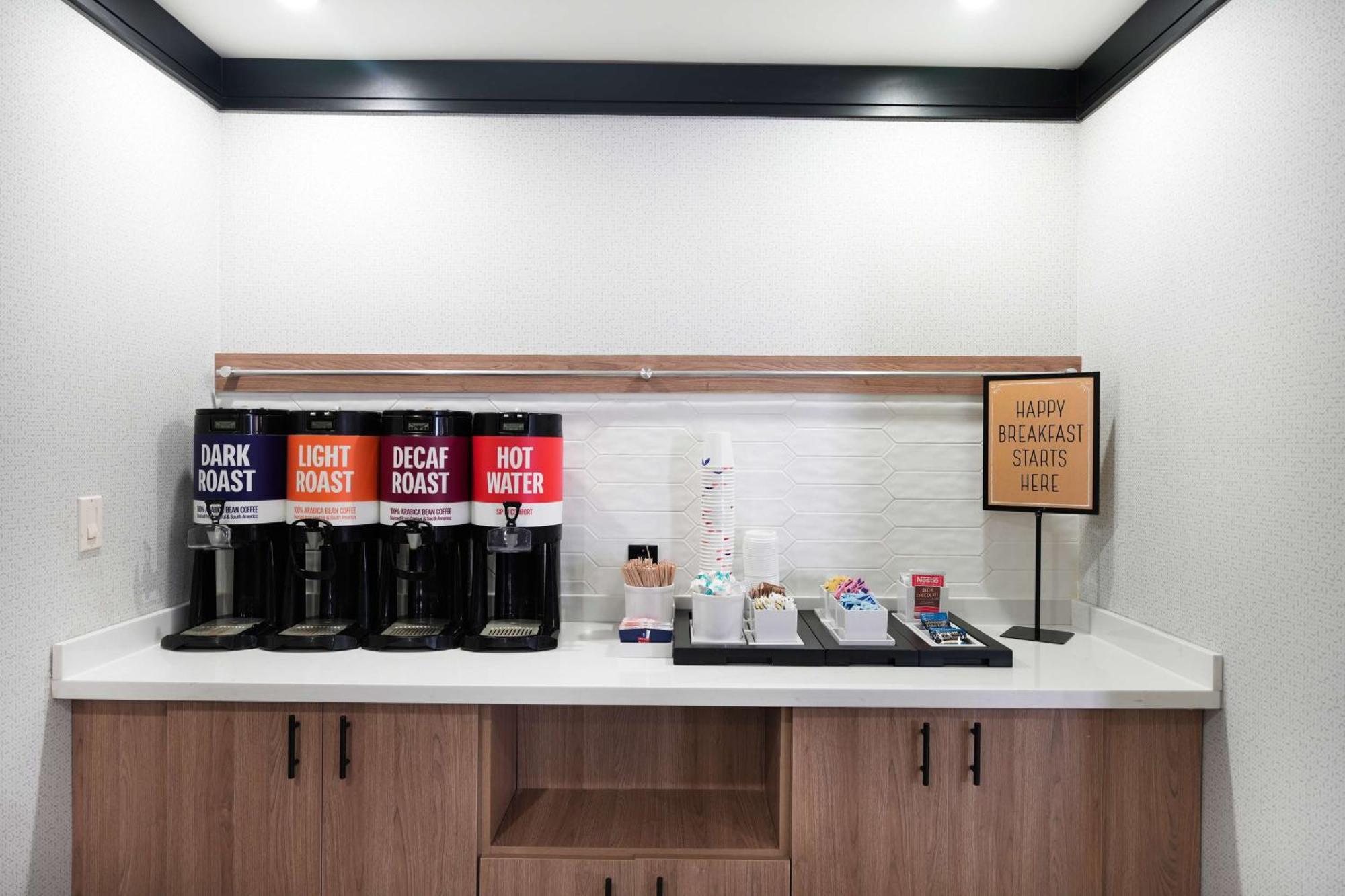 Hampton Inn And Suites Tulsa Central Экстерьер фото