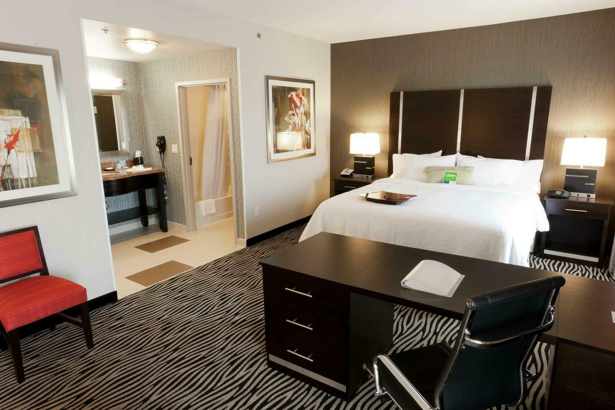Hampton Inn And Suites Tulsa Central Номер фото